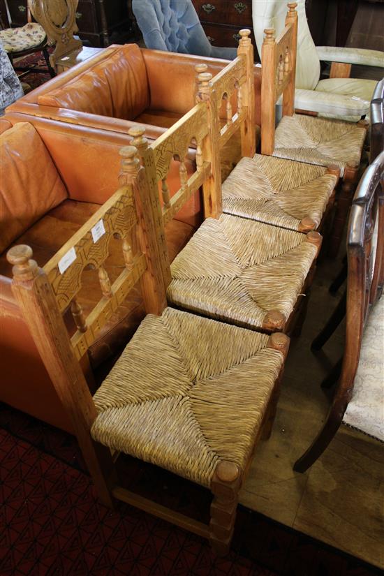 Set 4 pine rush seat chairs